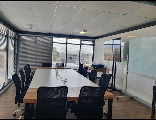 287M² FACTORY RENTED IN SAXENBURG PARK 2
